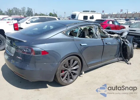 2016 Tesla Model S z USA, uszkodzony, nr VIN 5YJSA1E43GF171764